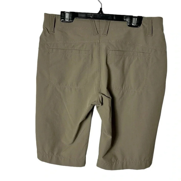LOLE light green sage walking Bermuda shorts for women .zippered  front pockets - Picture 10 of 16